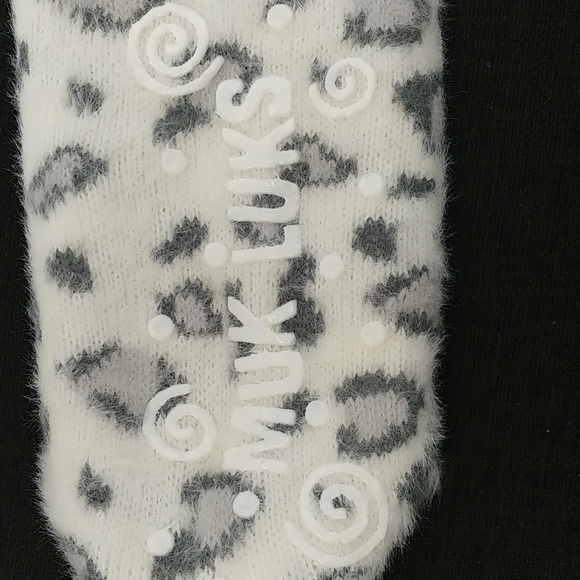 Muk Luks cabin socks - Picture 2 of 3